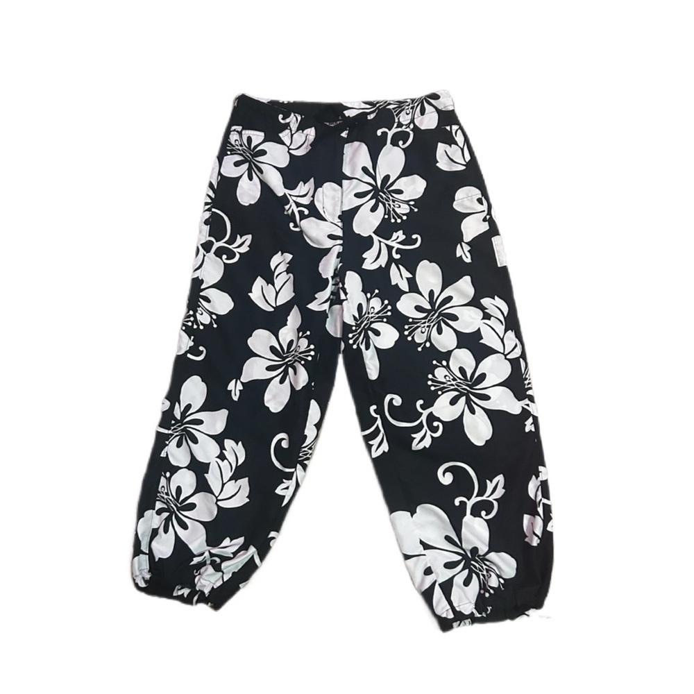 Y2K Black and White Hibiscus Beachy Beach Floral Pants Capri surfer girl